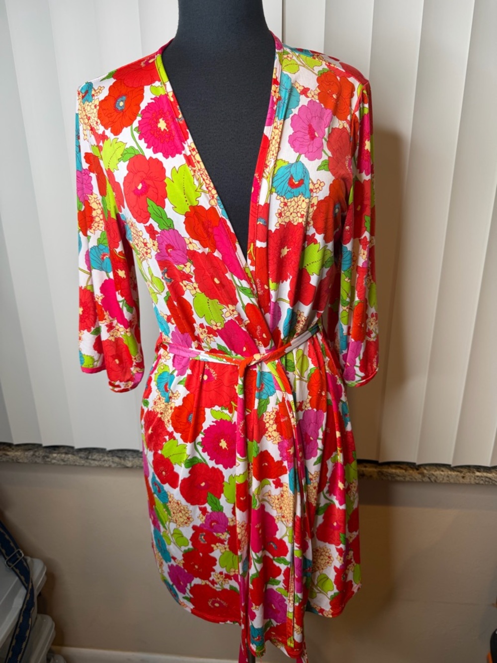 Josie Natori Red - Multi Color Floral Print Robe Women’s Size Medium